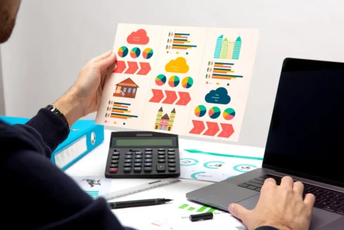 How do gift card analytics help retailers understand customer behaviour?